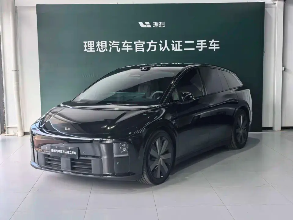 Li Auto i6 4WD Base Model 2025