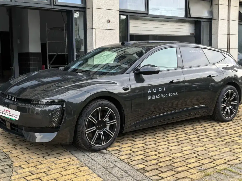Audi E5 Sportback 386kw 4WD 2025