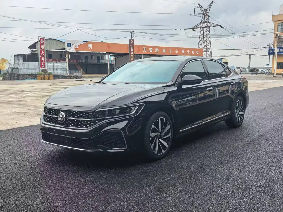 Volkswagen Passat 330TSI Starlight Elite Edition 2022