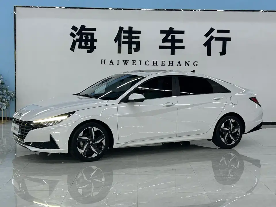 Hyundai Elantra 1.5L CVT LUX Premium Edition 2023