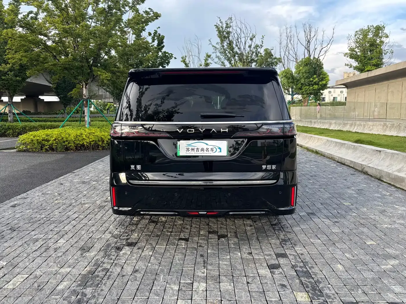 Voyah Auto Voyah Dreamer PHEV AWD Excellent Kunpeng Edition 2026 — фото 8
