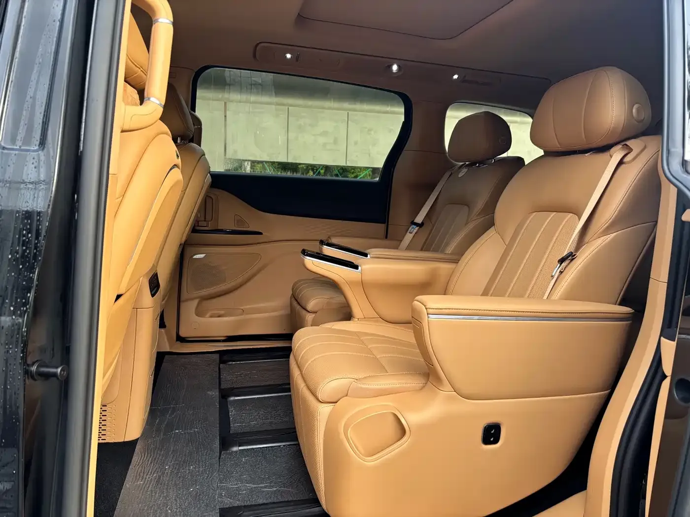 Voyah Auto Voyah Dreamer PHEV AWD Excellent Kunpeng Edition 2026 — фото 6