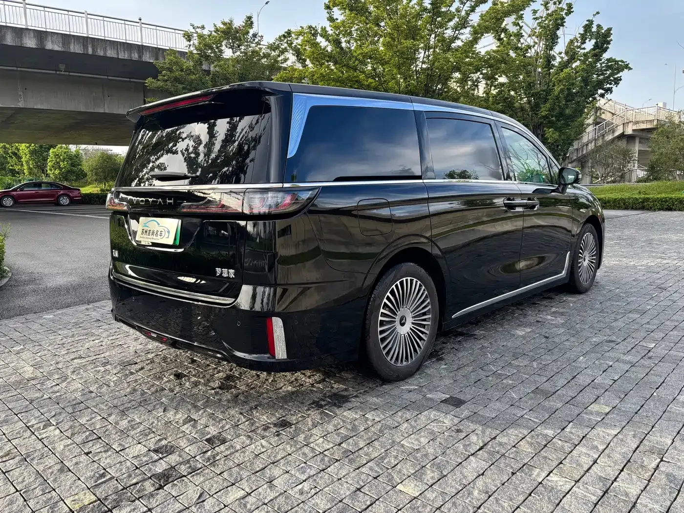 Voyah Auto Voyah Dreamer PHEV AWD Excellent Kunpeng Edition 2026 — фото 10