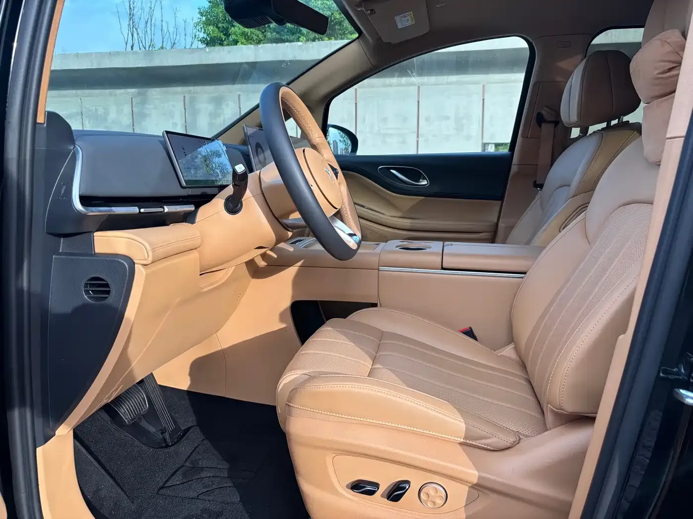 Voyah Auto Voyah Dreamer PHEV AWD Excellent Kunpeng Edition 2026 — фото 12