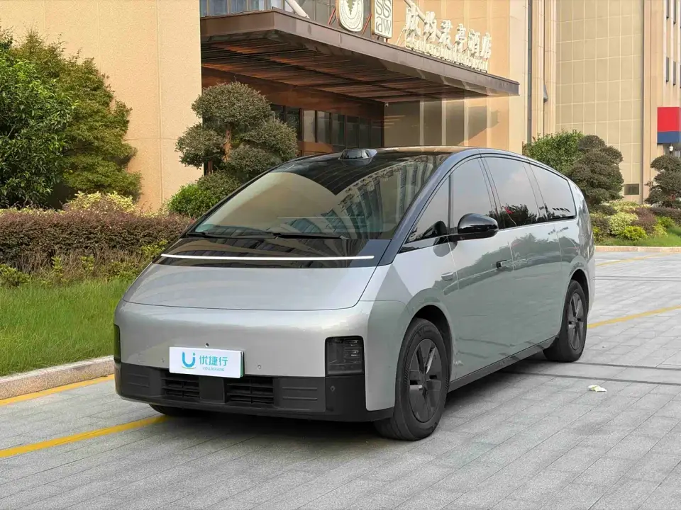 Li Auto MEGA Ultra 2024