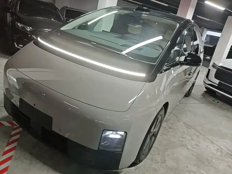 Li Auto MEGA Ultra 2024