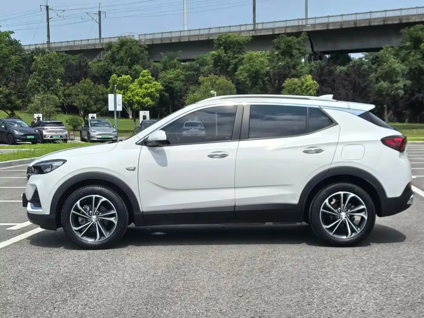Buick Encore GX 20T CVT 2WD Luxury Model 2021 — фото 10