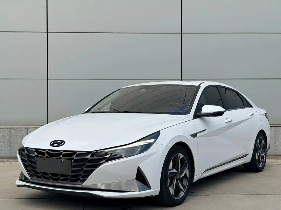 Hyundai Elantra 1.5L CVT LUX Premium Edition 2022