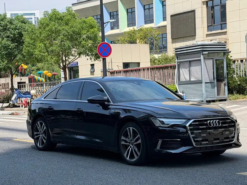 Audi A6L 40 TFSI Luxury Dynamic 2022
