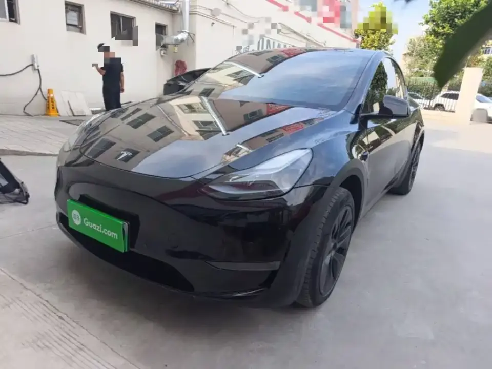 Tesla Model Y Long Range All-Wheel Drive Edition 2024