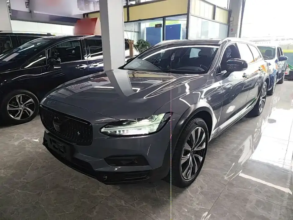 Volvo V90 Model Cross Country B5 AWD Smart Edition 2021