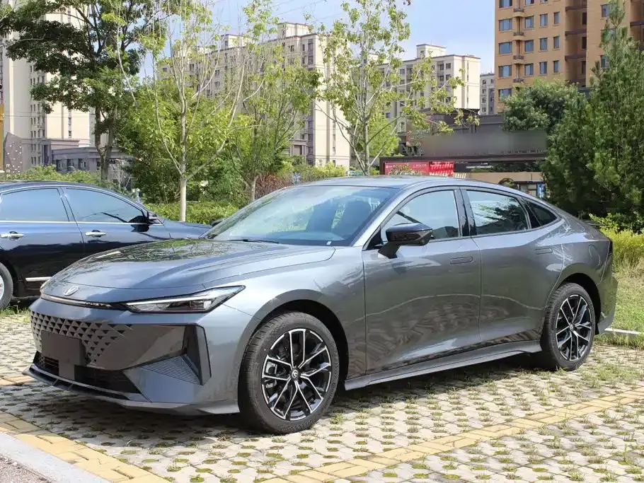 Changan UNI-V iDD Blue Whale Smart iDD 136km Smart Cool 2025