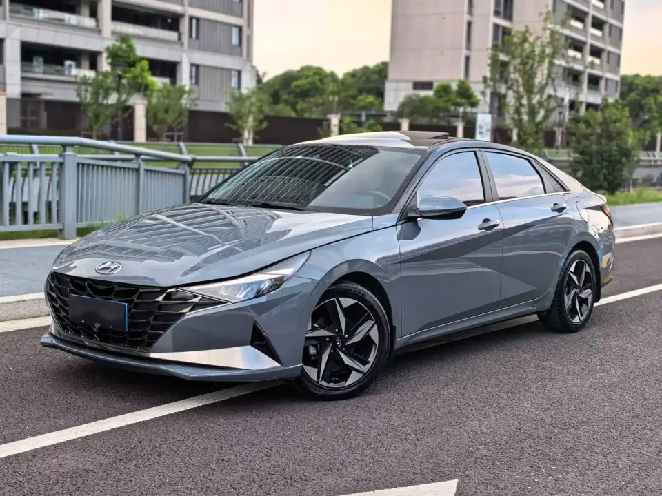 Hyundai Elantra 1.5L CVT LUX Premium Edition 2022