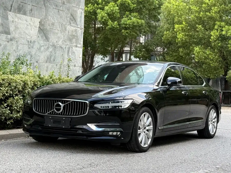 Volvo S90 T5 Momentum Luxury Edition 2020