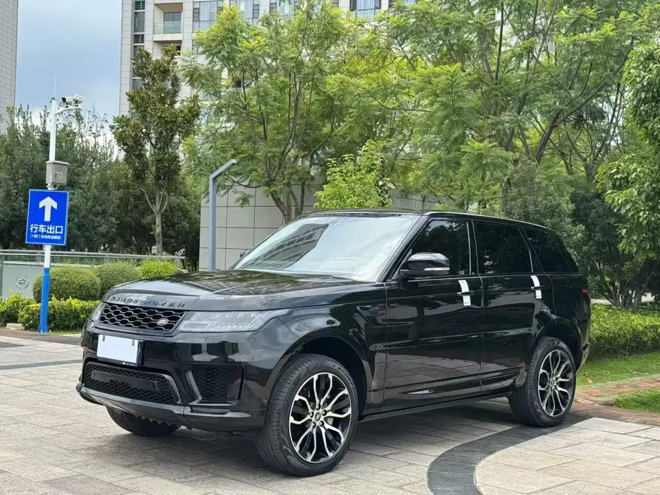 Land Rover Range Rover Sport 3.0 L6 Gloss Black Edition 2022