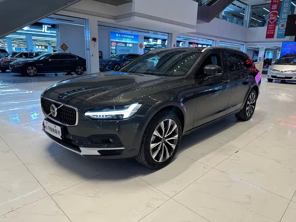 Volvo V90 Model Cross Country B5 AWD Smart Edition 2021