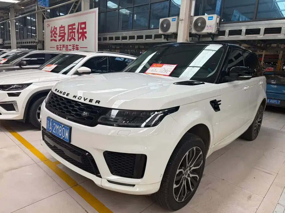 Land Rover Range Rover Sport 3.0 L6 Gloss Black Edition 2022
