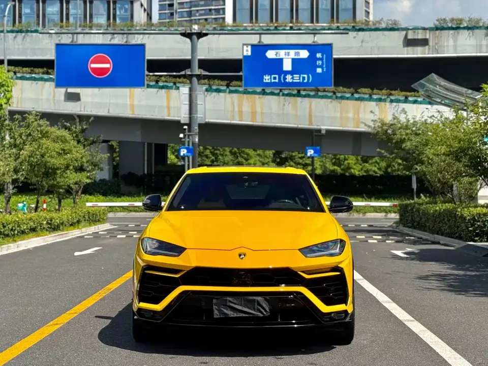 Lamborghini Urus 4.0T V8 2023