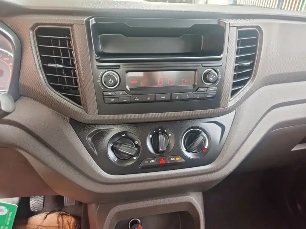 Wuling Motors Wuling Hongguang V 1.5L Power Take Edition Electric Power Steering LAR 2024 — фото 9
