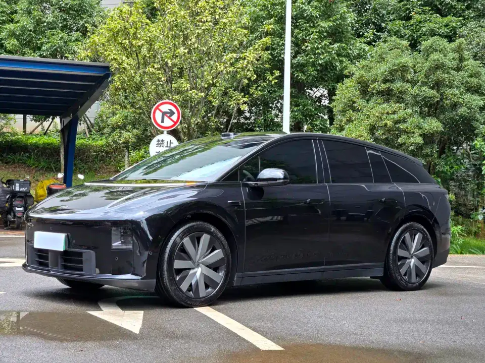 Li Auto i6 4WD Base Model 2025