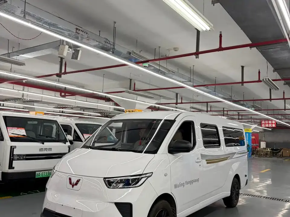 Wuling Motors Wuling Yangguang Model 440km Passenger Van Comfort Version (9-Seater) 2026