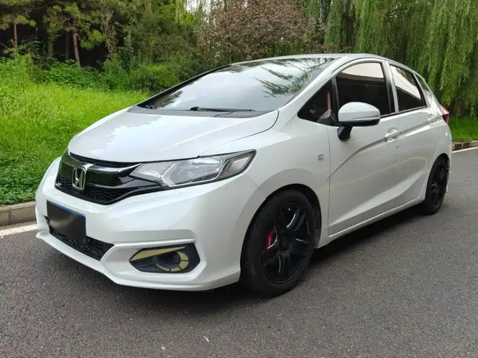 Honda Fit 1.5L CVT Comfort Sunroof Edition 2019