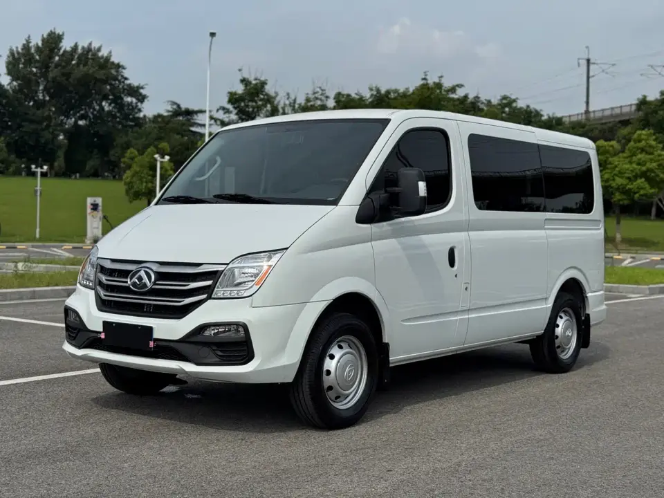 SAIC Maxus Xintu V80 PRO Aoyun 2.0T AMT Short Wheelbase Ultra-Low Roof 5/6-Seater 2025