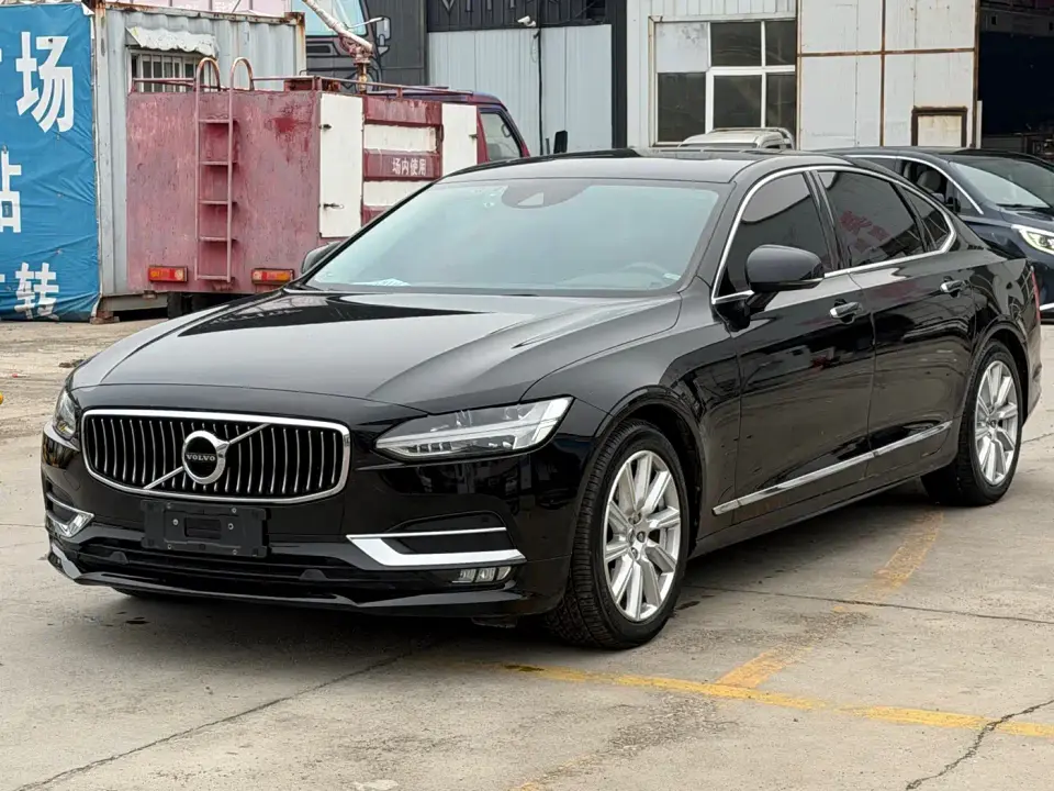 Volvo S90 T5 Momentum Luxury Edition 2019