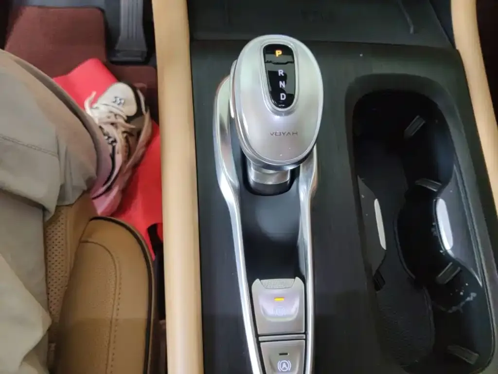 Voyah Auto Voyah Dreamer Low-carbon Dream+Smart Package 2024 — фото 14