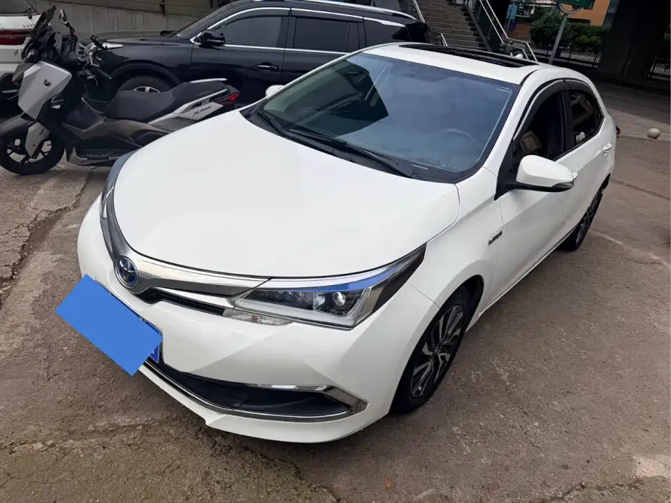 Toyota Corolla Facelift Hybrid 1.8L E-CVT Leading Edition 2019