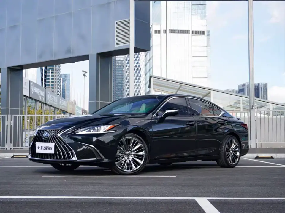 Lexus ES 300h Excellence Edition 2023
