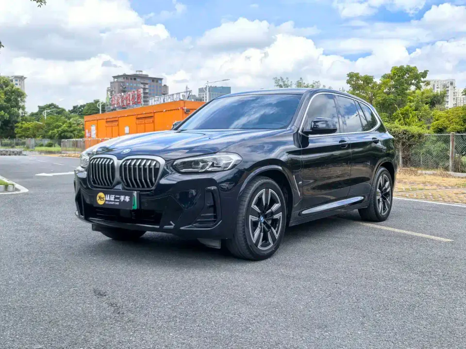 BMW iX3 Facelift Leading Model 2023