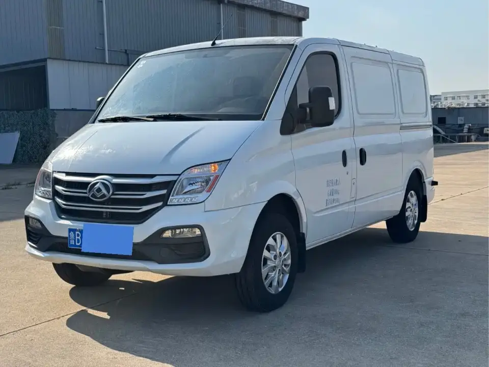 SAIC Maxus Xintu V80 2.0T PLUS Manual Van Short Wheelbase Ultra-low Roof 3 Seater 2022