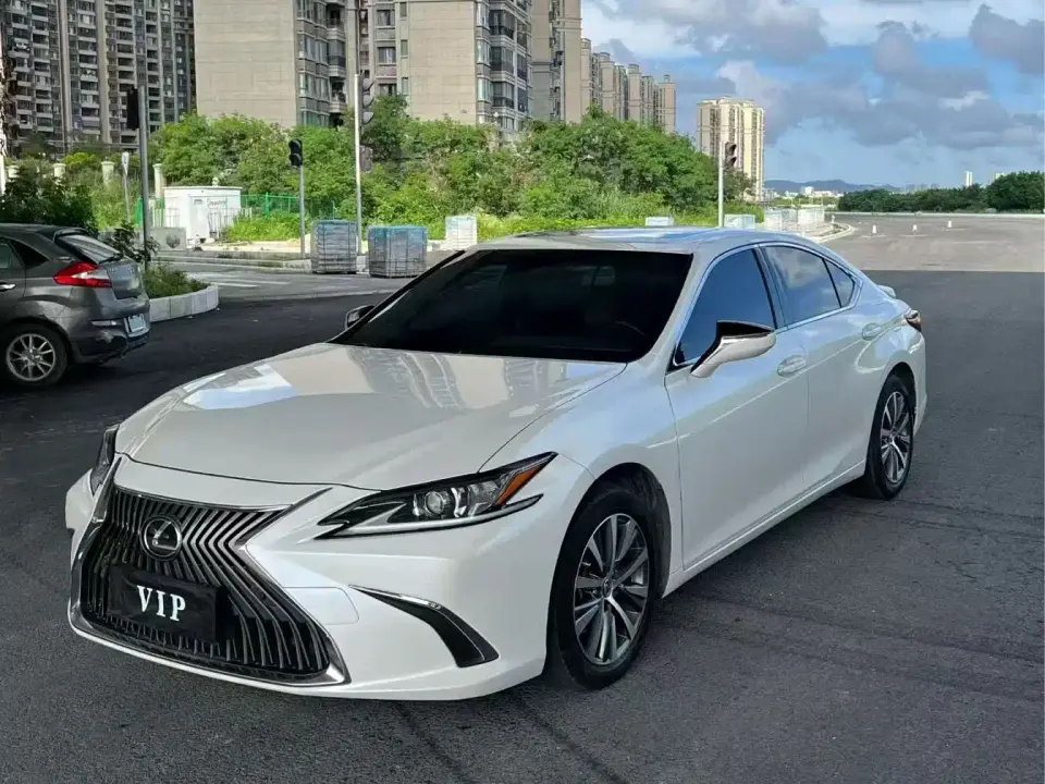 Lexus ES 200 Excellence 2021