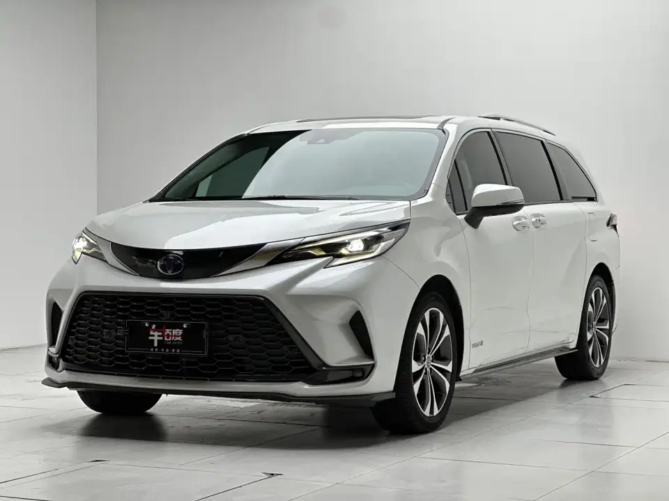 Toyota Granvia 2.5L Hybrid Premium Edition 2023