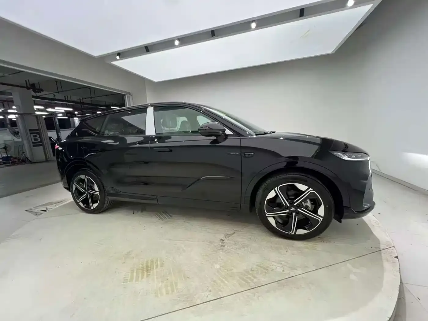 Voyah Auto Voyah Zhiyin Long Range Super Charging Edition 2026 — фото 27