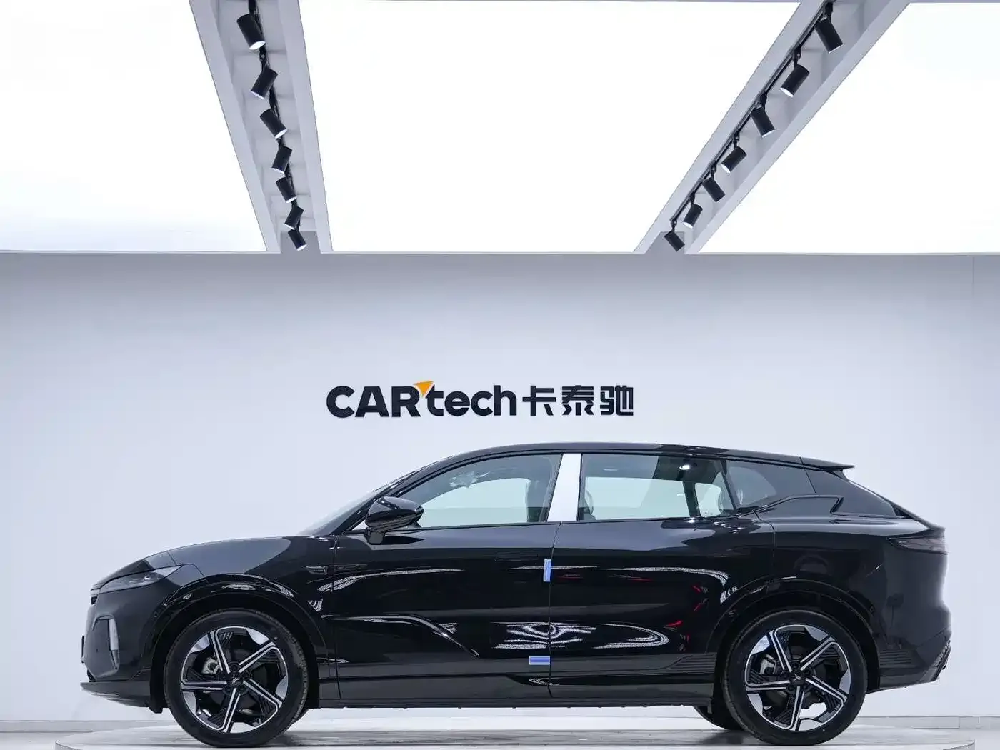 Voyah Auto Voyah Zhiyin Long Range Super Charging Edition 2026 — фото 2