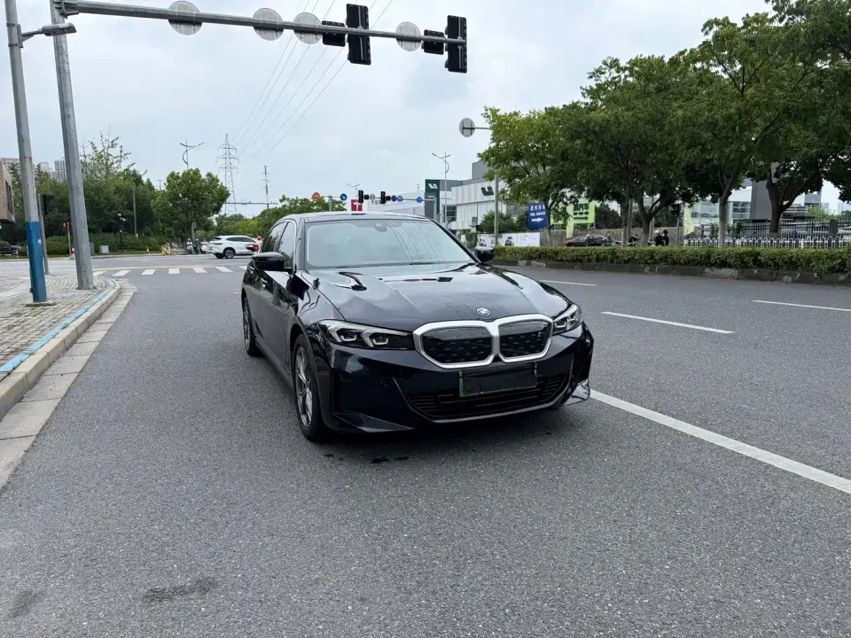 BMW i3 eDrive 35 L 2023