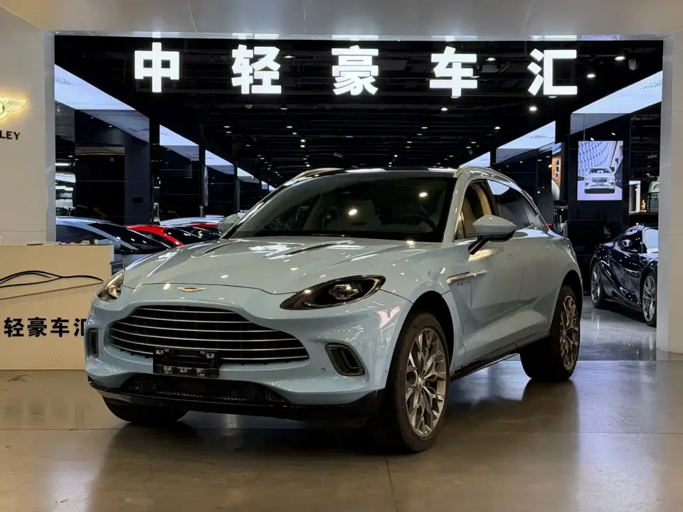 Aston Martin DBX 3.0T STRAIGHT-SIX 2022