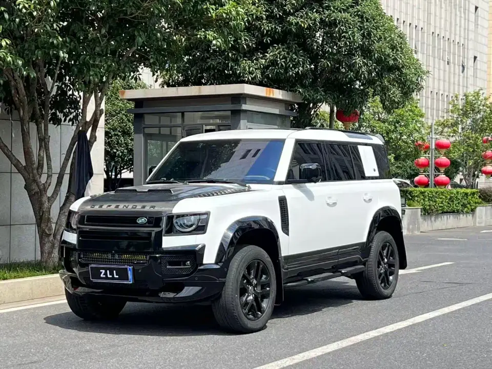 Land Rover Defender Model 110 3.0T P400 X-DYNAMIC HSE 2023