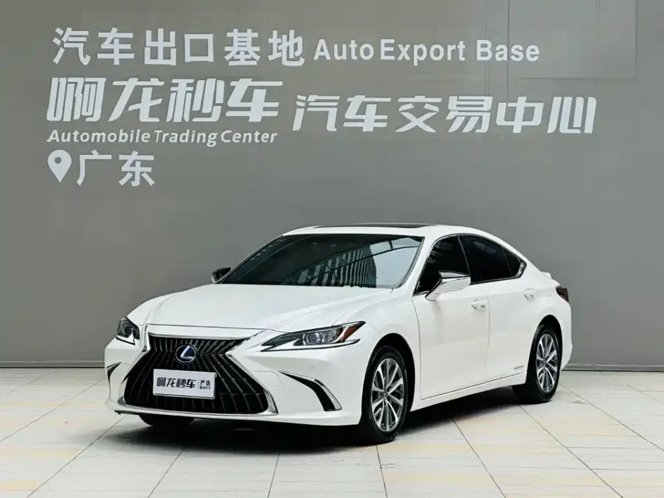 Lexus ES 300h Excellence Edition 2022