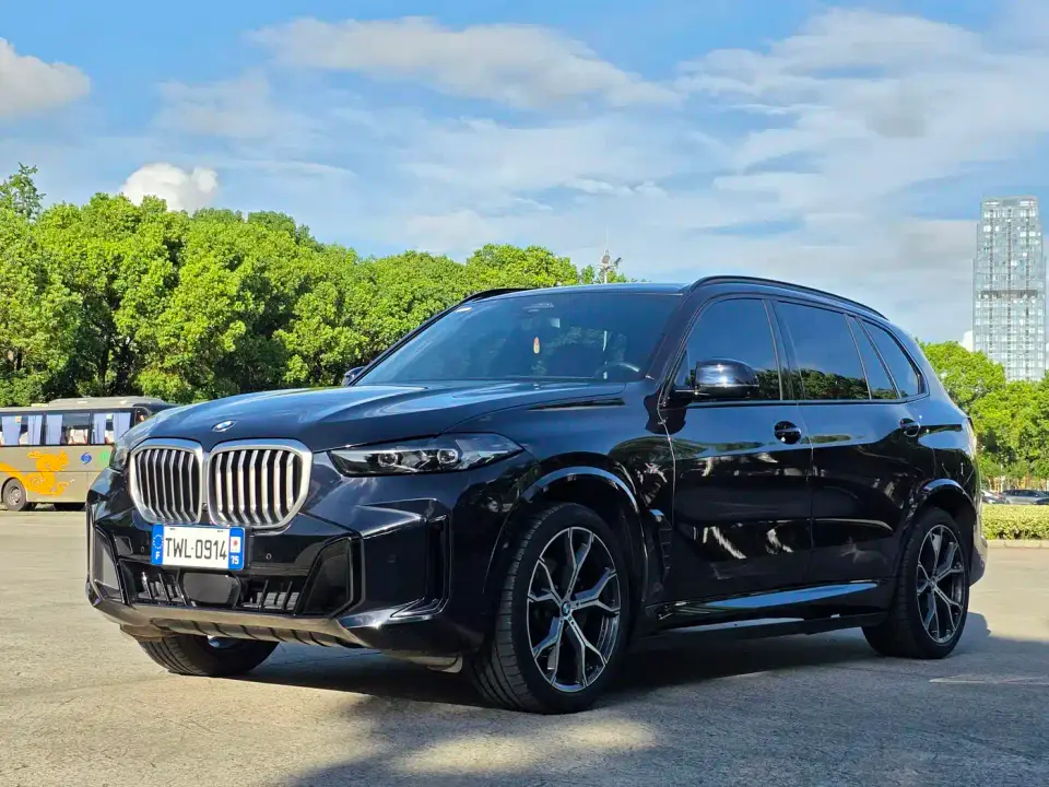 BMW X5 xDrive 30Li Premium M Sport Black Night Package 2024