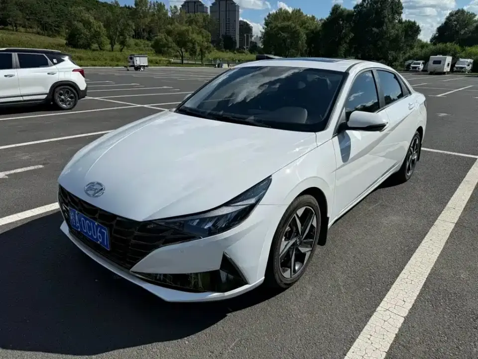 Hyundai Elantra 1.5L CVT LUX Premium Edition 2023