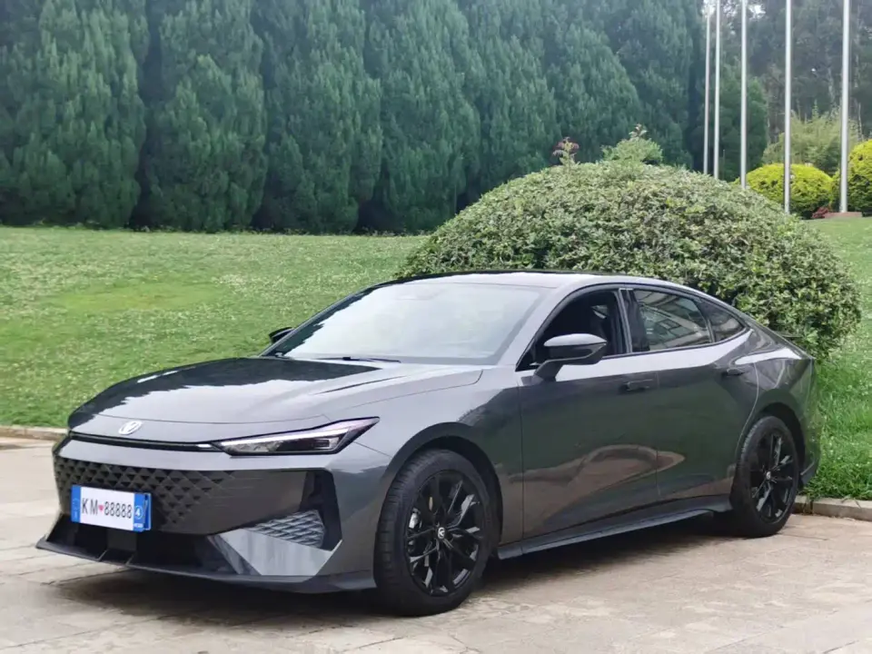 Changan UNI-V 1.5T Luxury Edition 2025