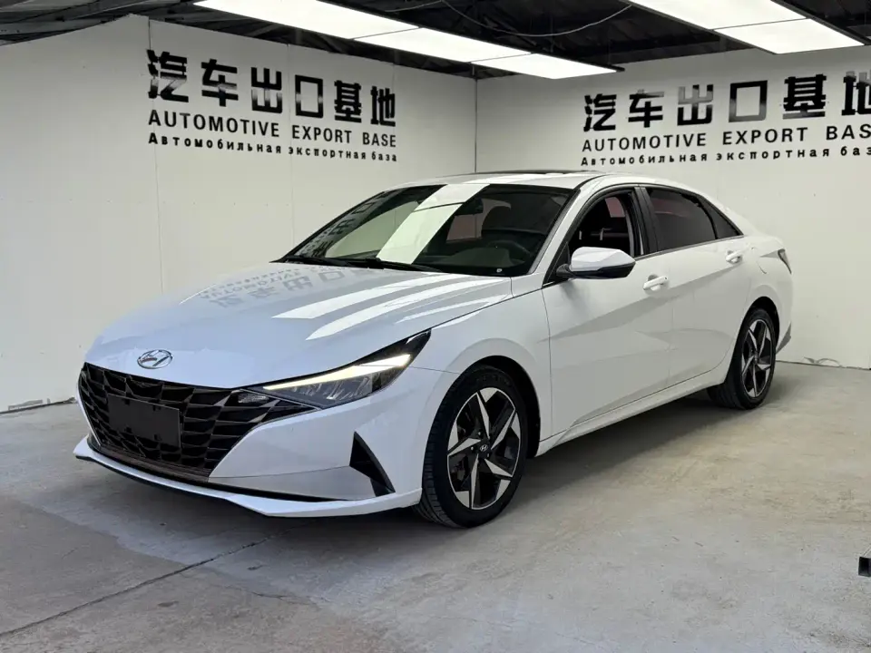 Hyundai Elantra 1.5L CVT LUX Premium Edition 2022