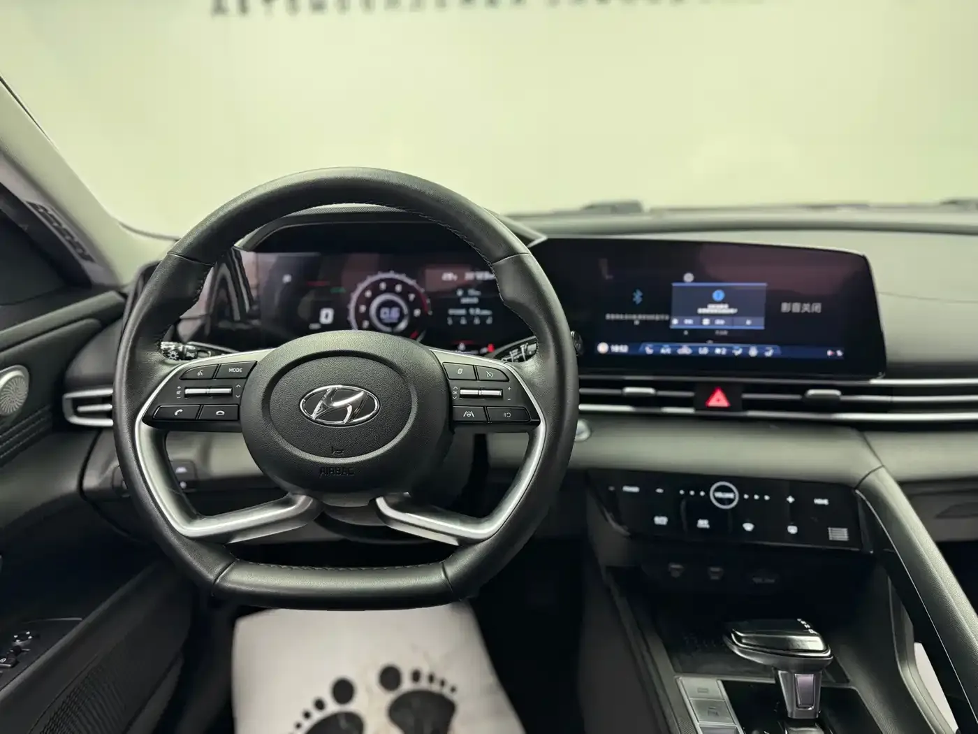 Hyundai Elantra 1.5L CVT LUX Premium Edition 2022 — фото 11