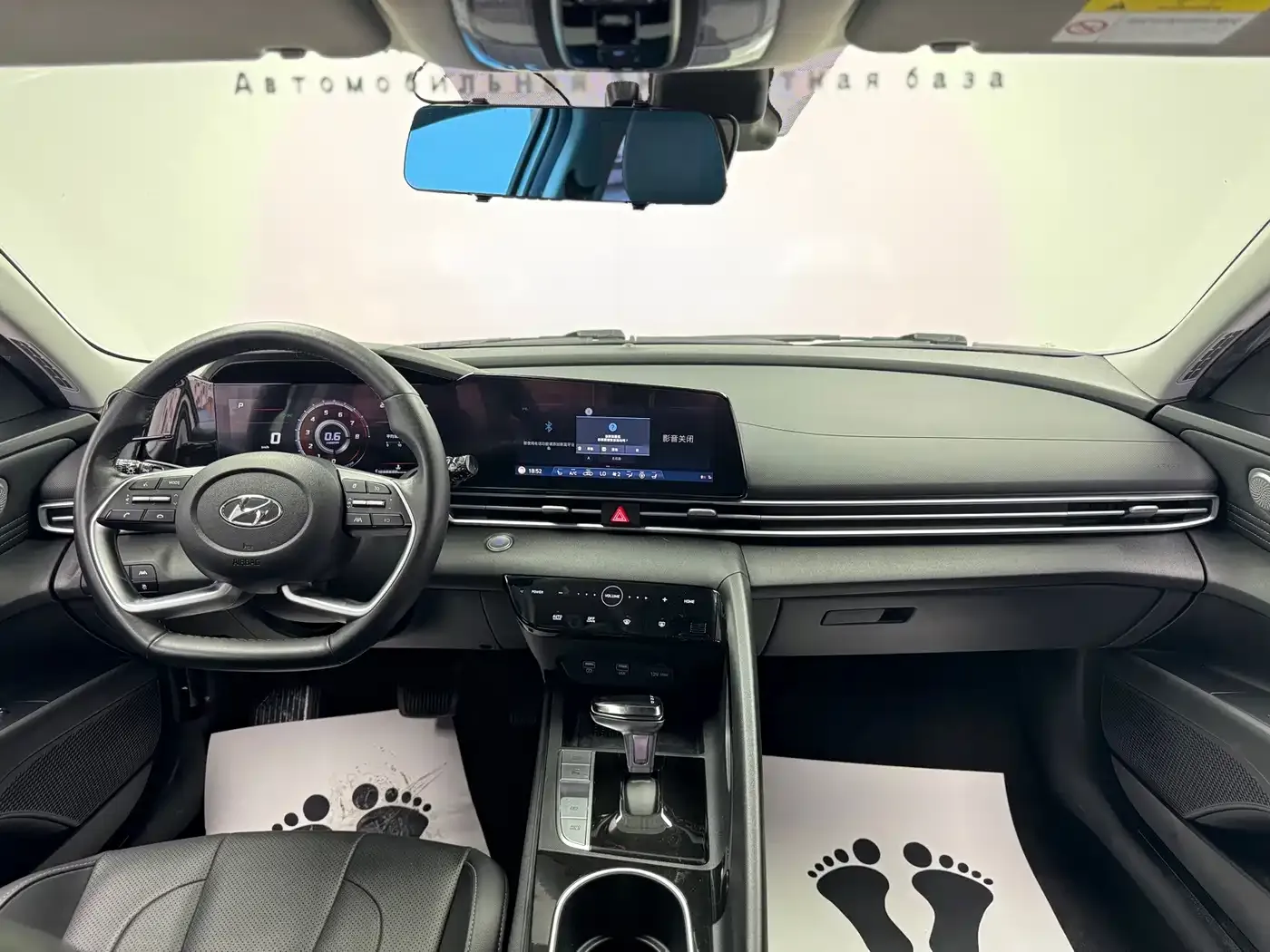 Hyundai Elantra 1.5L CVT LUX Premium Edition 2022 — фото 9