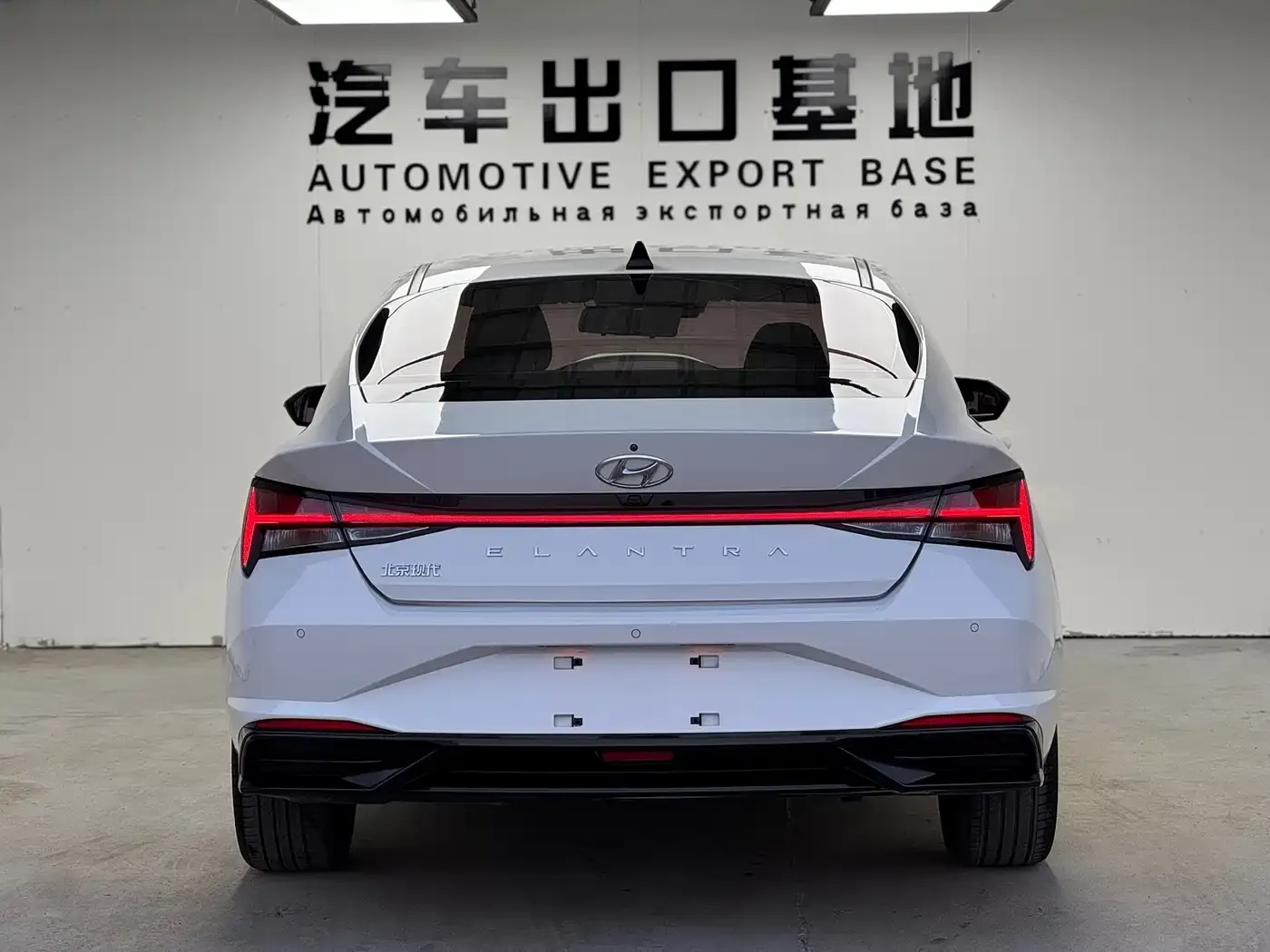 Hyundai Elantra 1.5L CVT LUX Premium Edition 2022 — фото 5