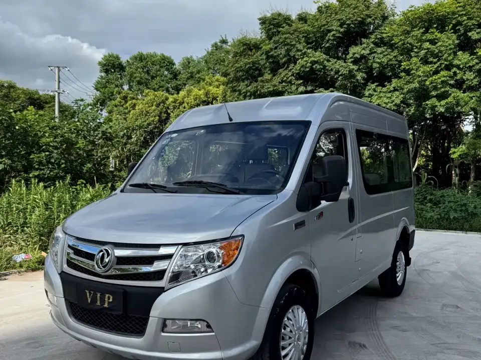Dongfeng Yufeng Yufeng 2.5T V9 Logistics Vehicle Short Wheelbase Medium Roof 5-9-seater China V ZD25 2021
