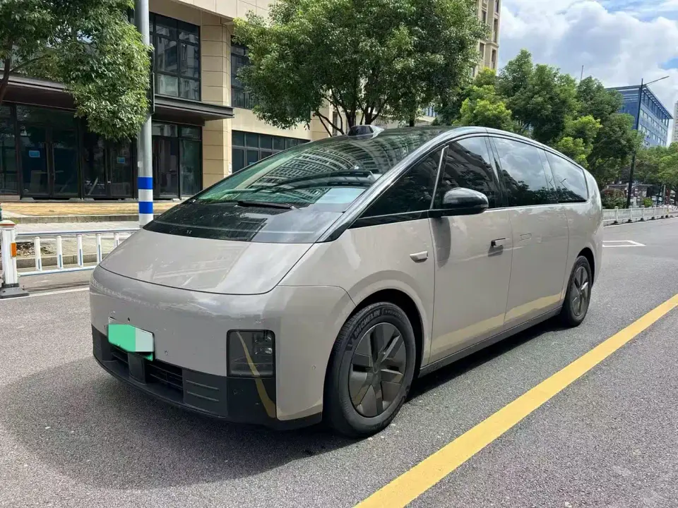 Li Auto MEGA Ultra 2025